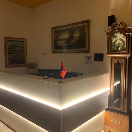 Risus Hotel Golem  Kültér fotó