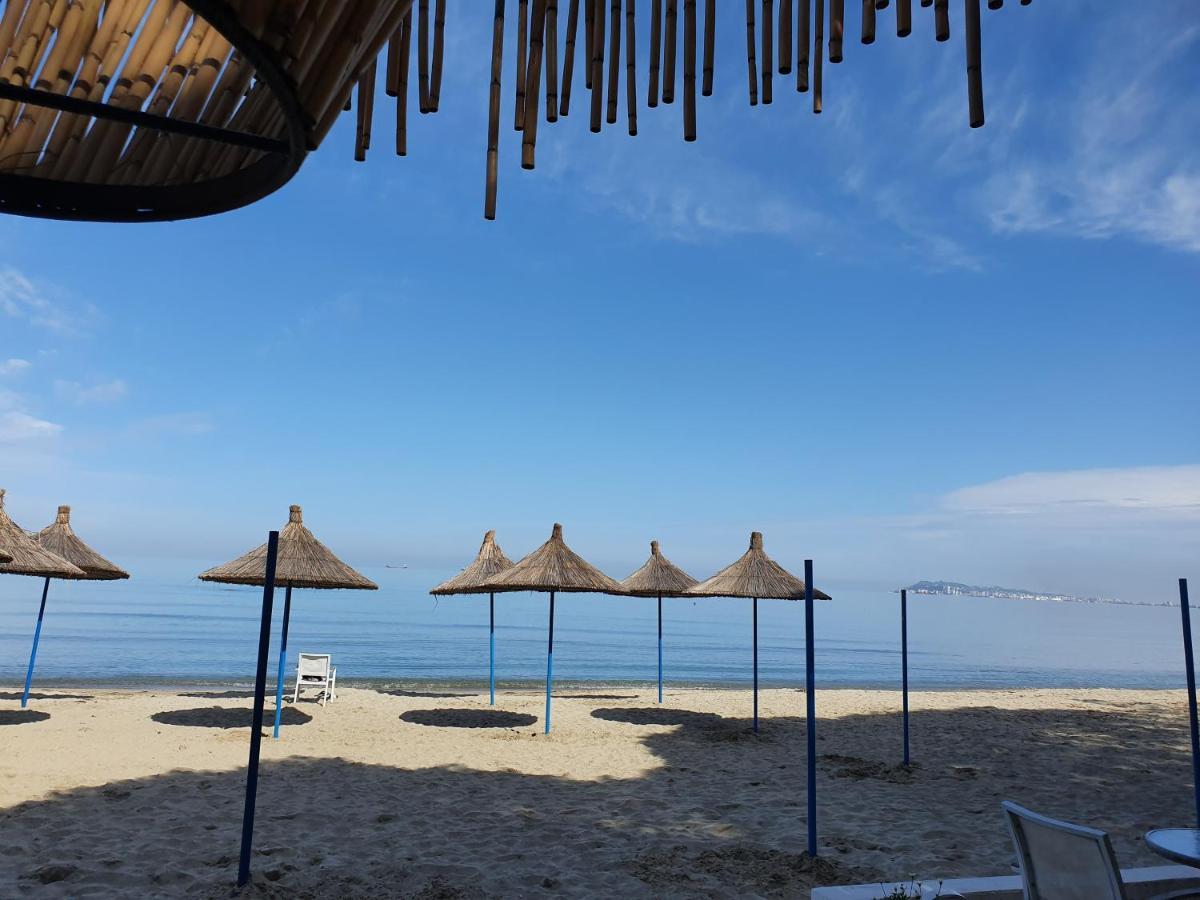 Risus Hotel Golem  Kültér fotó