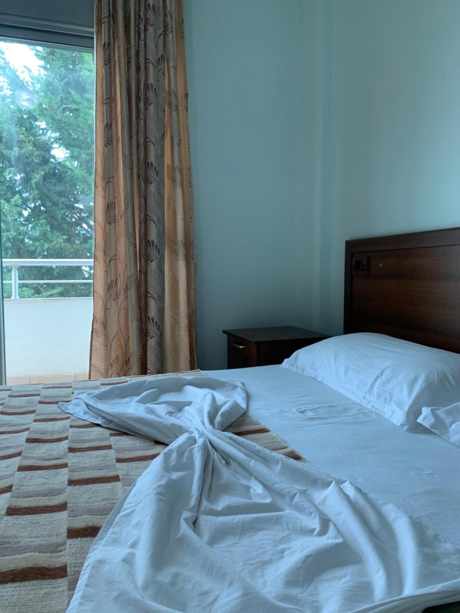 Risus Hotel Golem  Kültér fotó