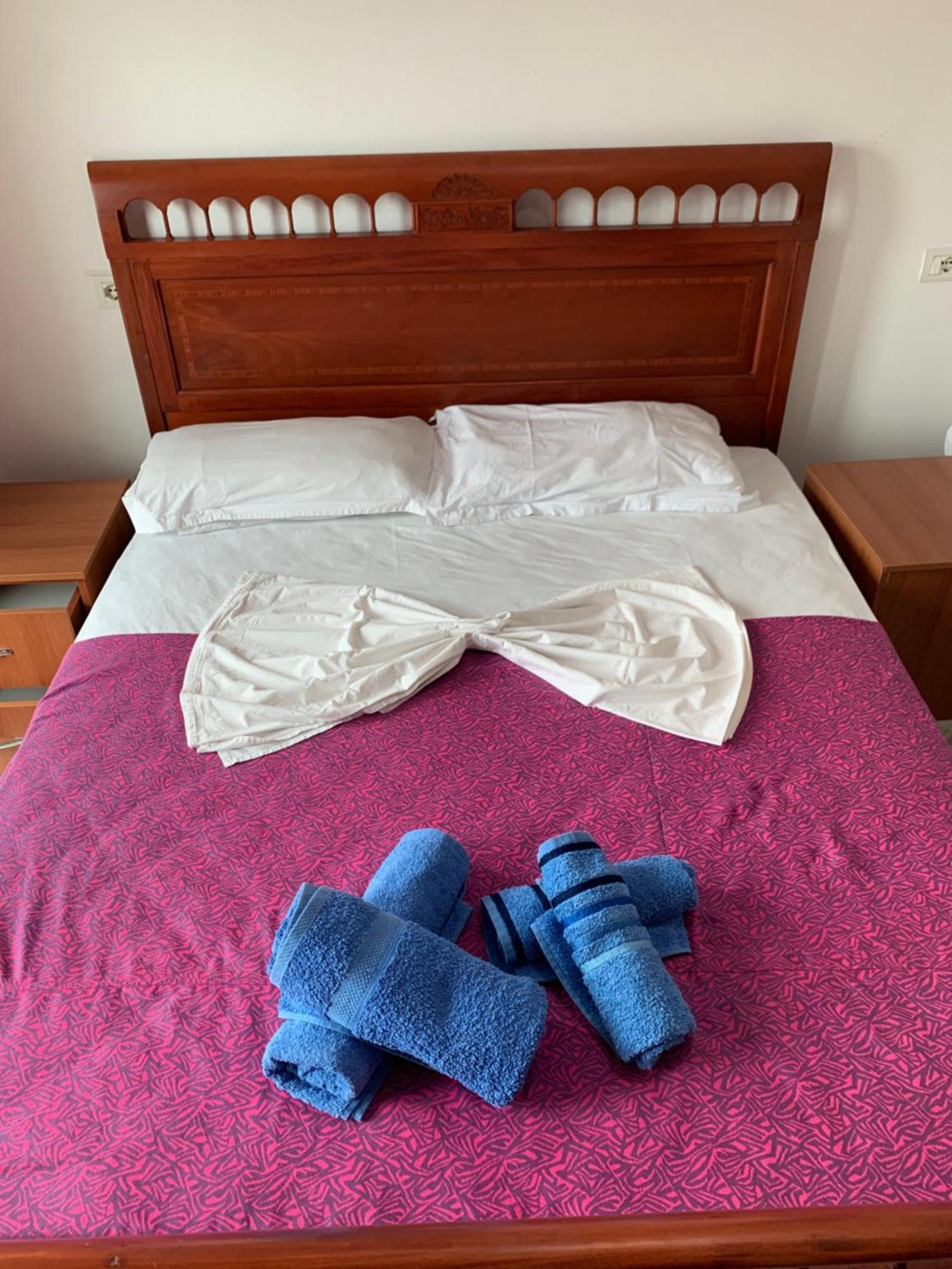 Risus Hotel Golem  Kültér fotó