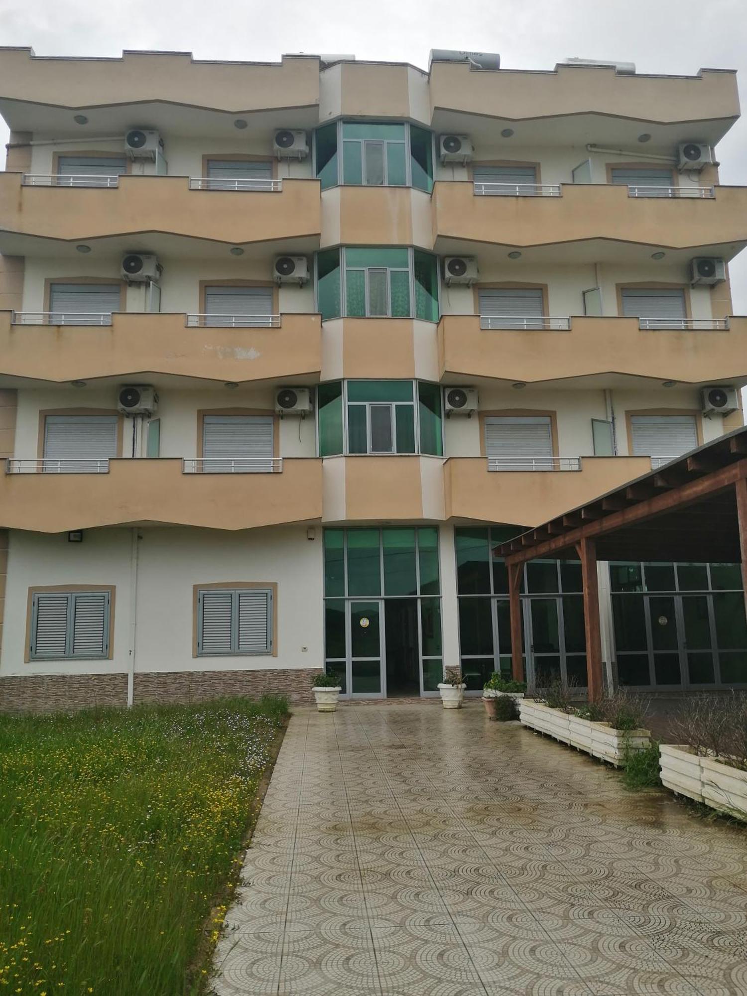 Risus Hotel Golem  Kültér fotó