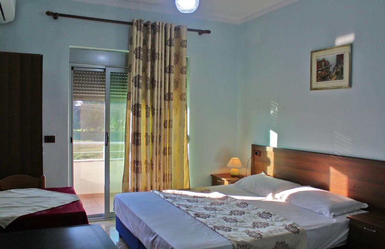 Risus Hotel Golem  Kültér fotó