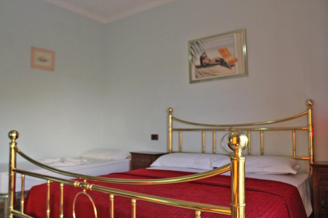 Risus Hotel Golem  Kültér fotó