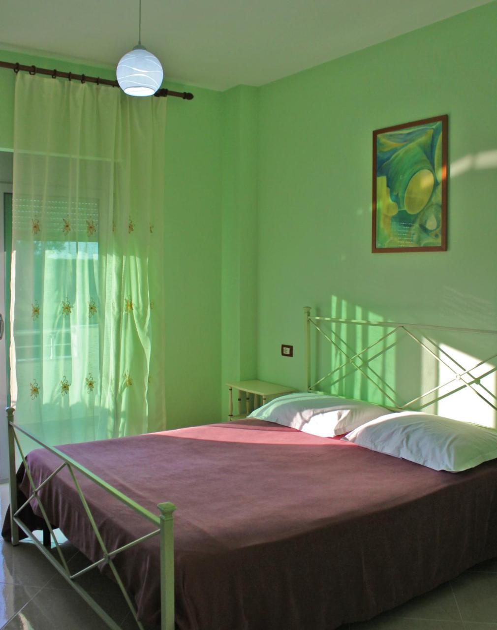 Risus Hotel Golem  Kültér fotó