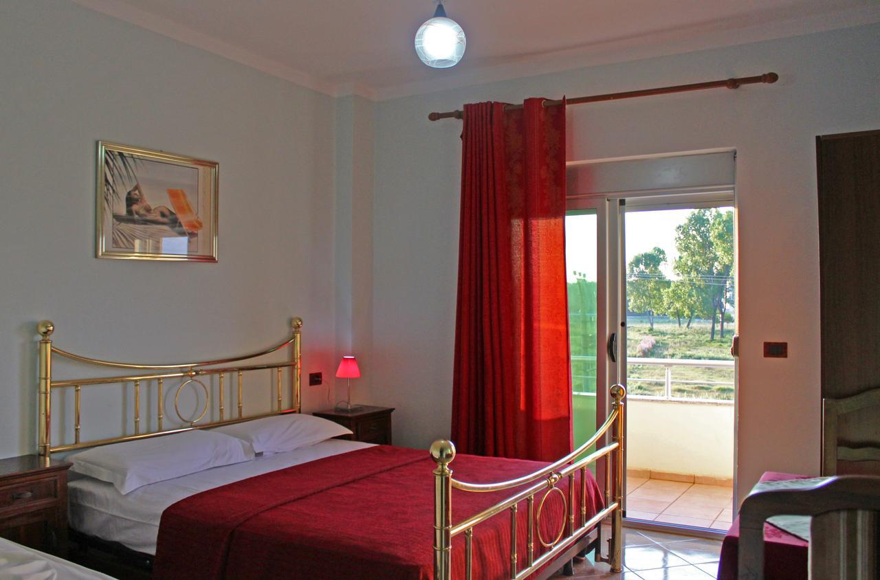 Risus Hotel Golem  Kültér fotó
